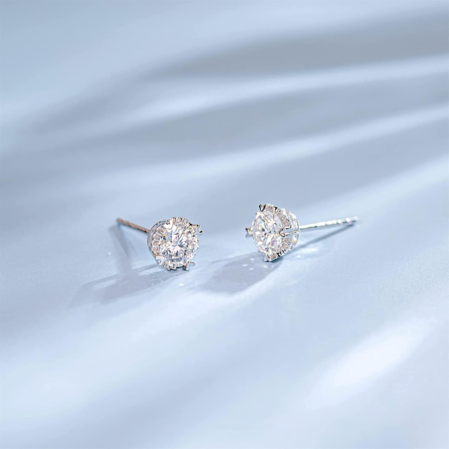 FANCIME Moissanite Heart Bezel 14K White Gold Stud Earrings Show